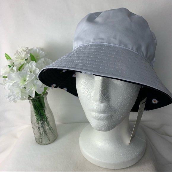 Alice & Olivia Bucket Hat Reversible Navy/White - Picture 10 of 11